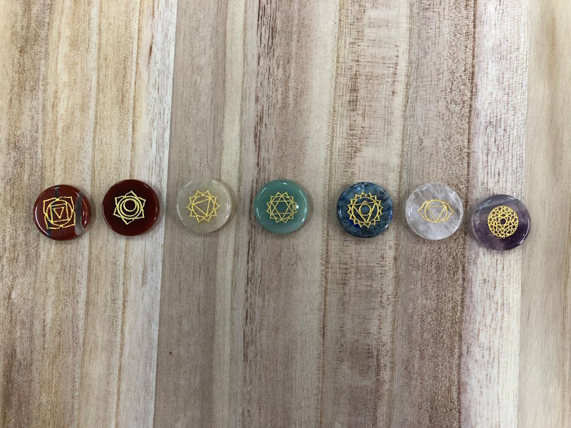 Pack rodados  grabados chakras 2.5 cm